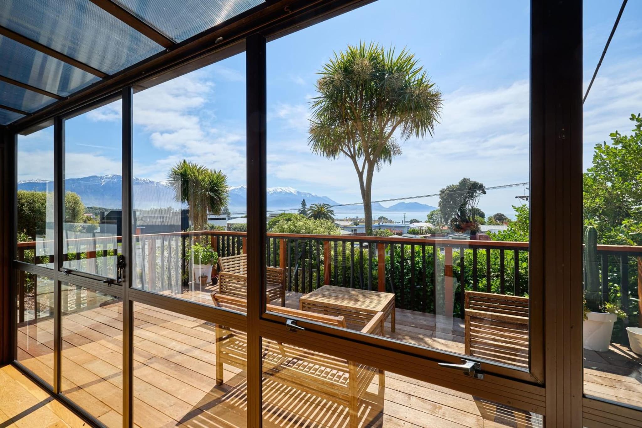 Hot Tub, Great Views, Close to Beach photo 2