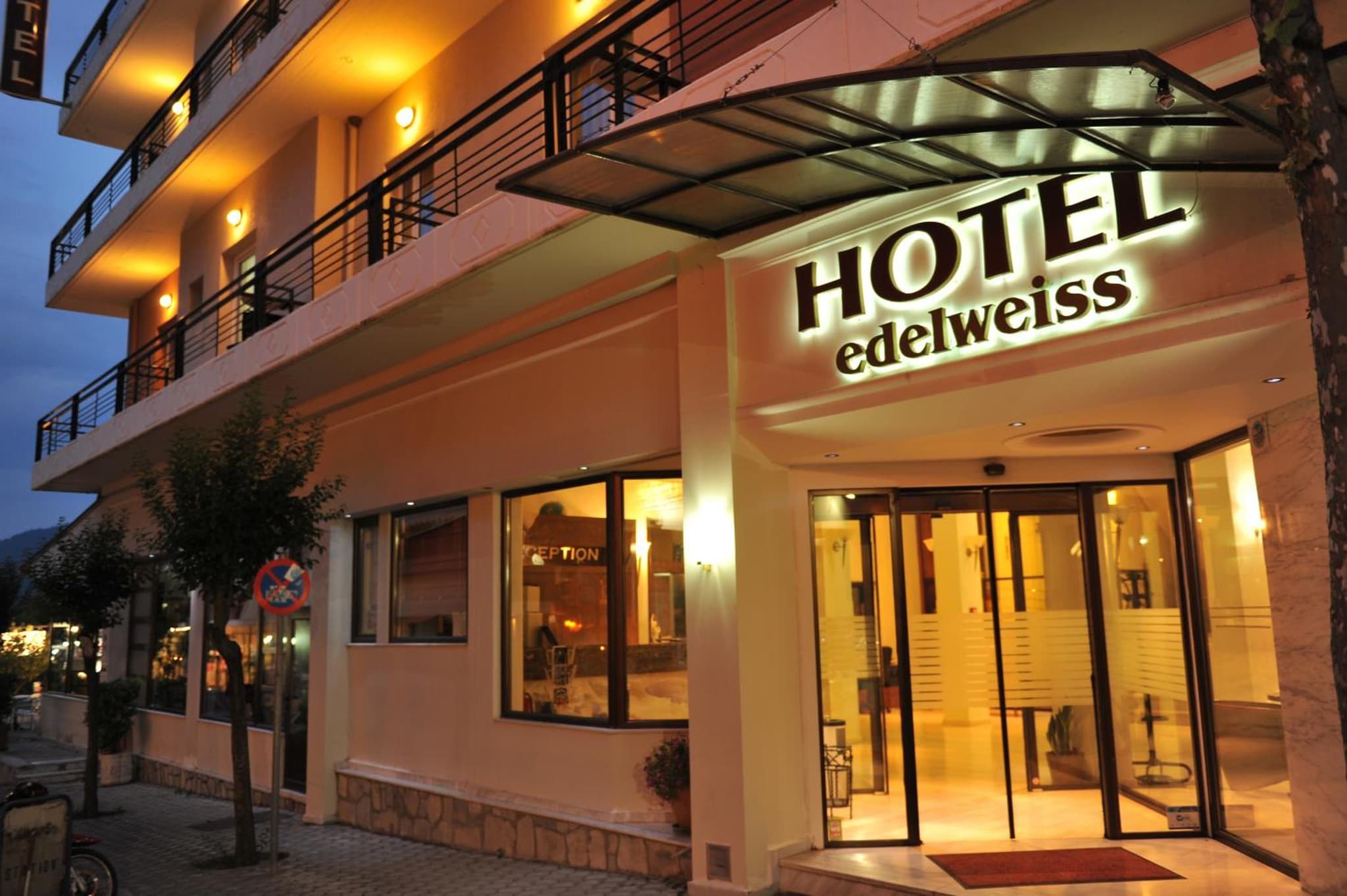 Hotel Edelweiss photo 2