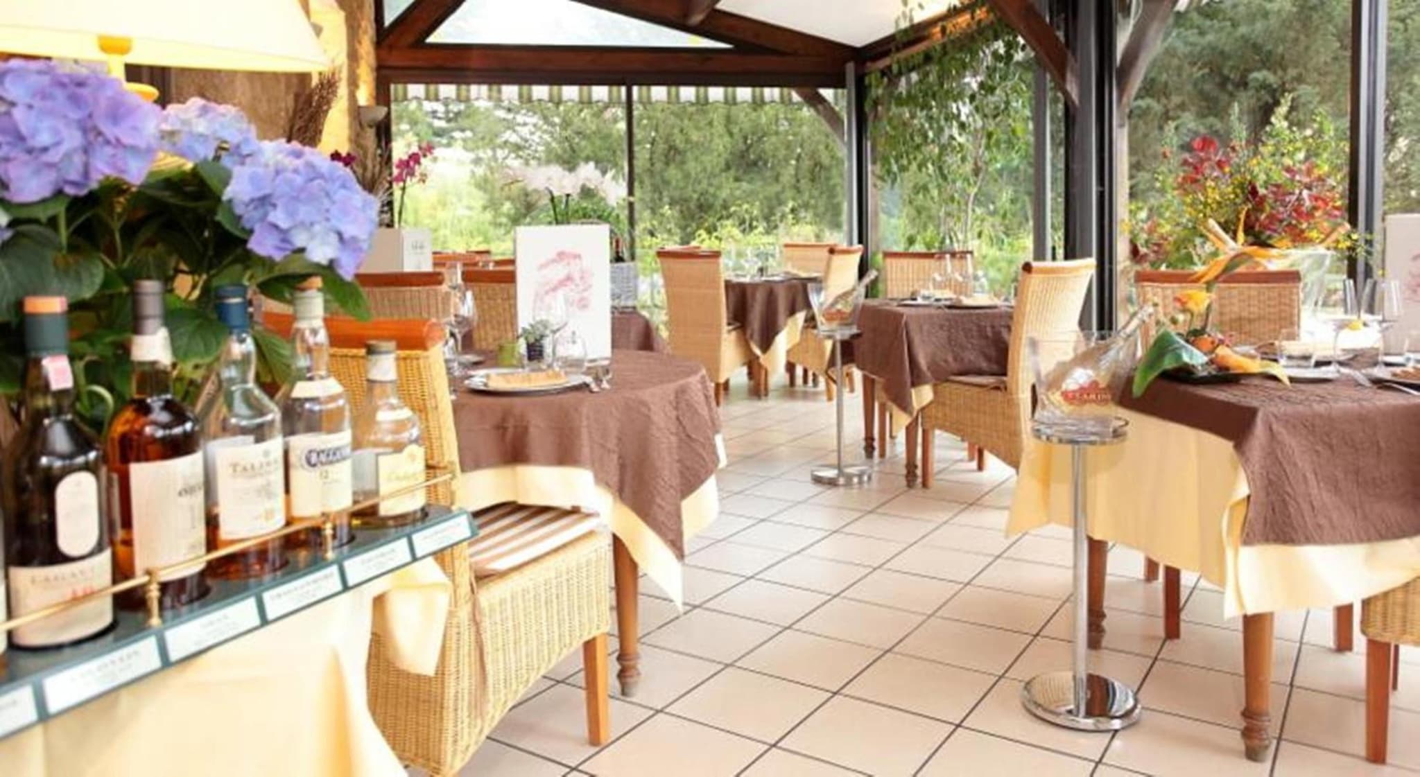 restaurant