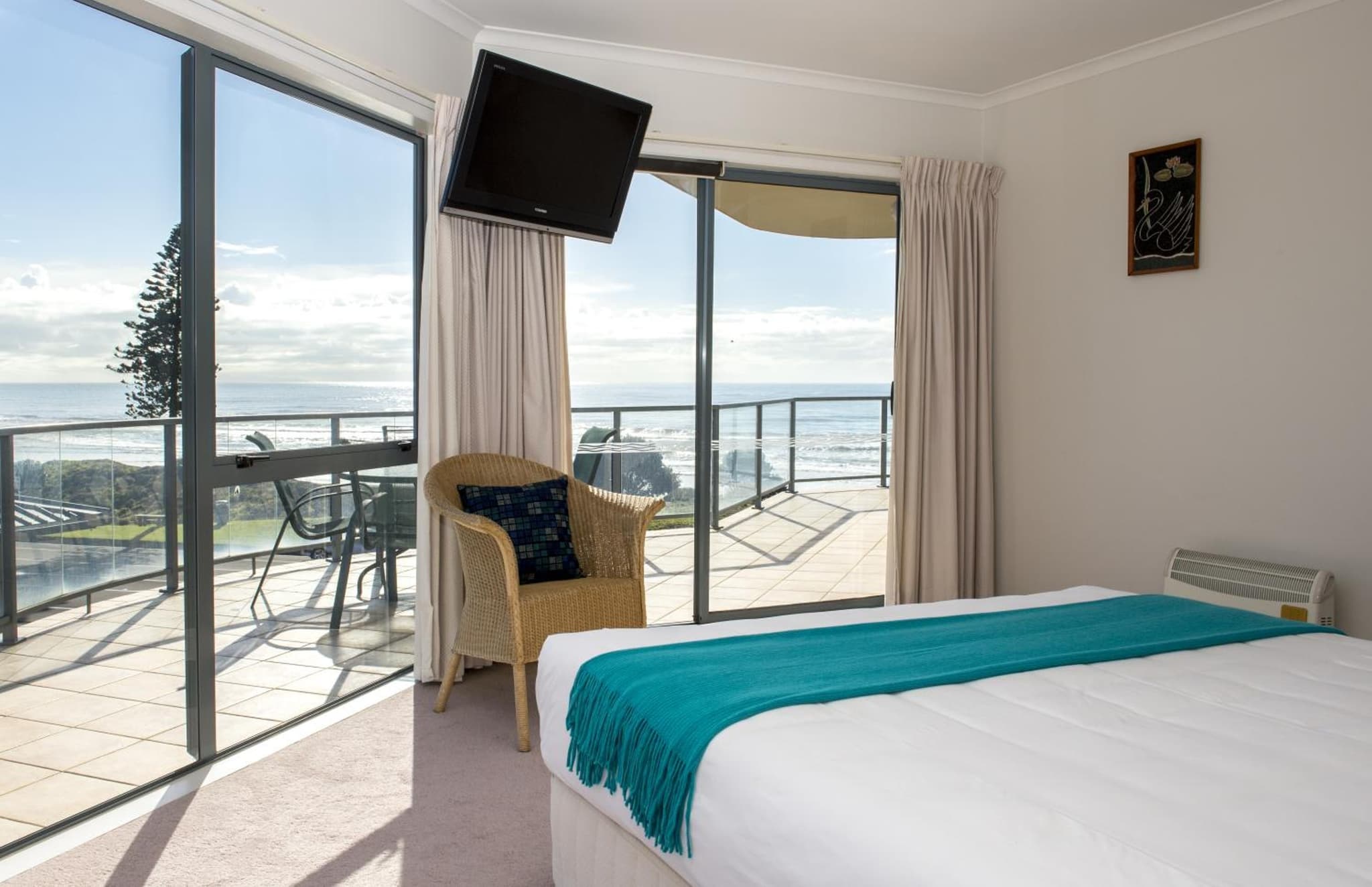 The Reef Beachfront Apartments photo 9
