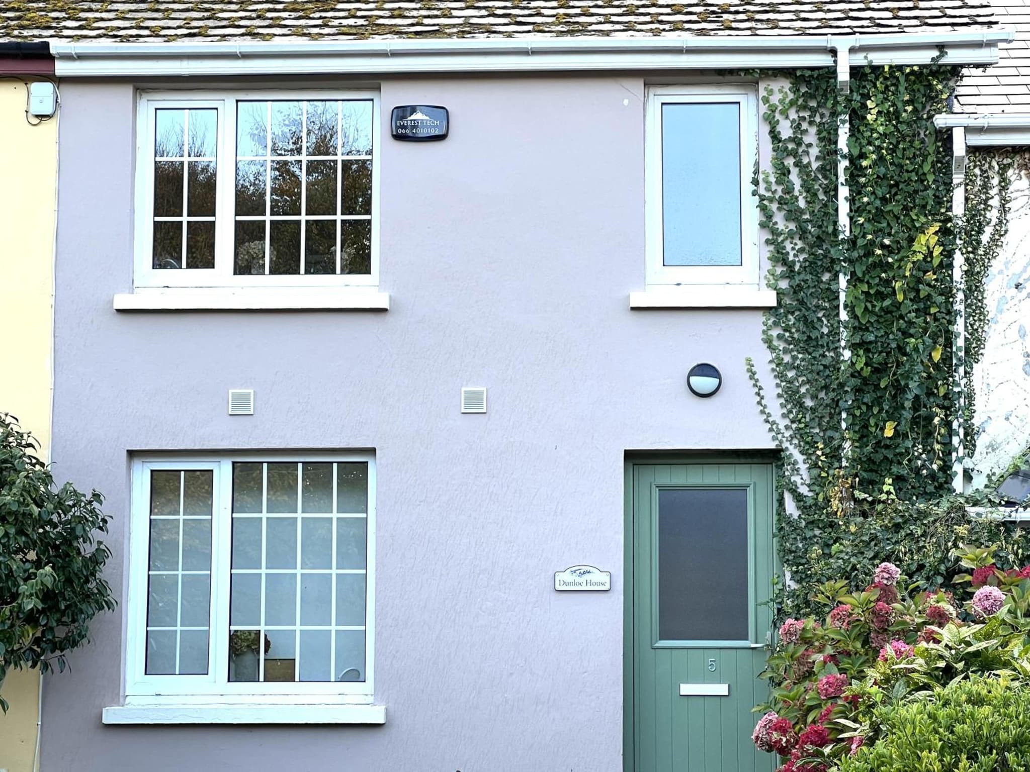 4 Bed House Sleeps 7 - Parking Garden Wifi