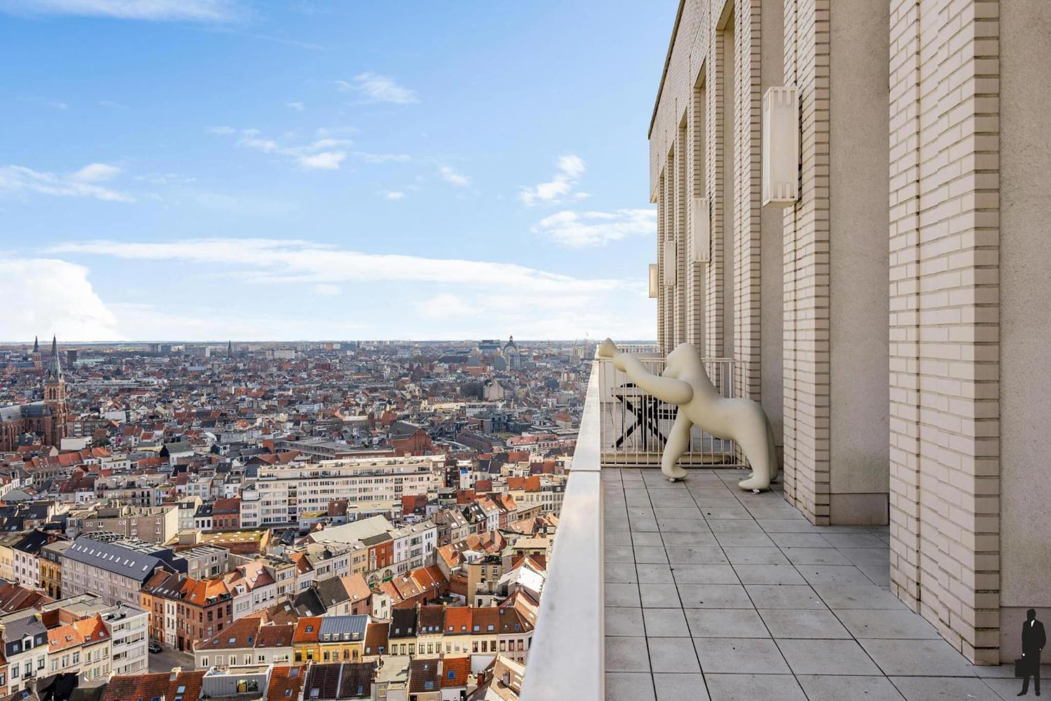 Sky Loft - Spacious Penthouse with Epic Views photo 9