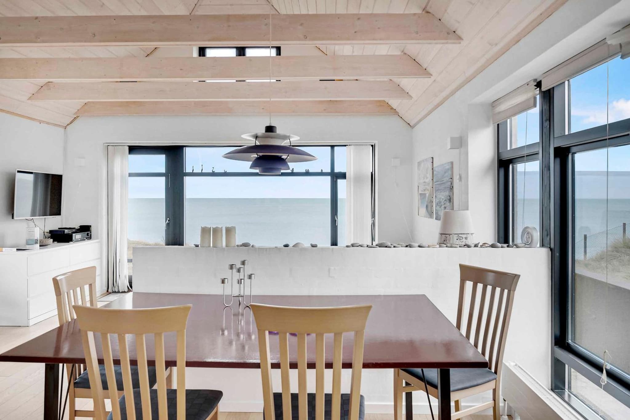 Beachfront Cottage With Panoramic View photo 6