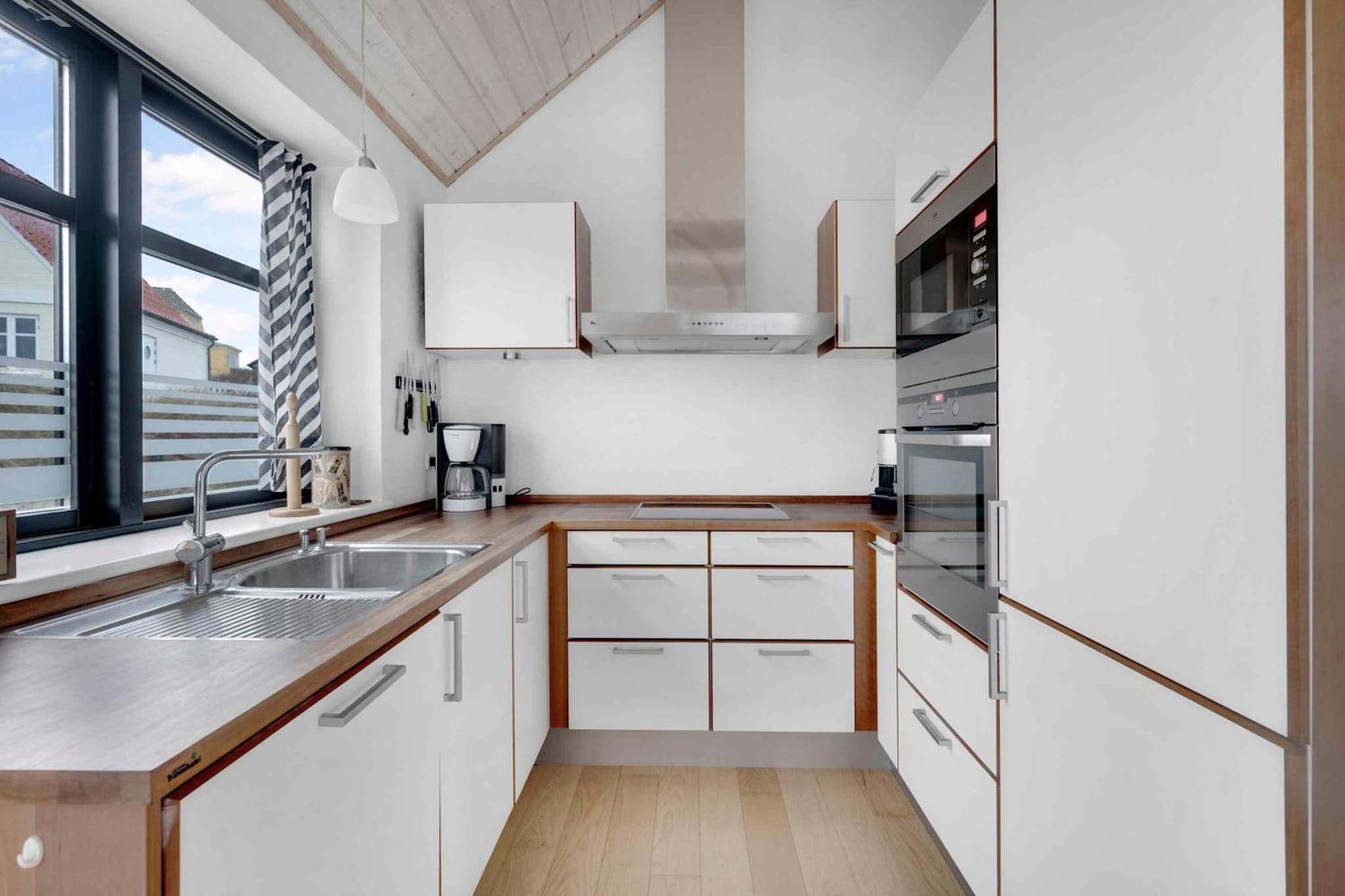 Beachfront Cottage With Panoramic View photo 4