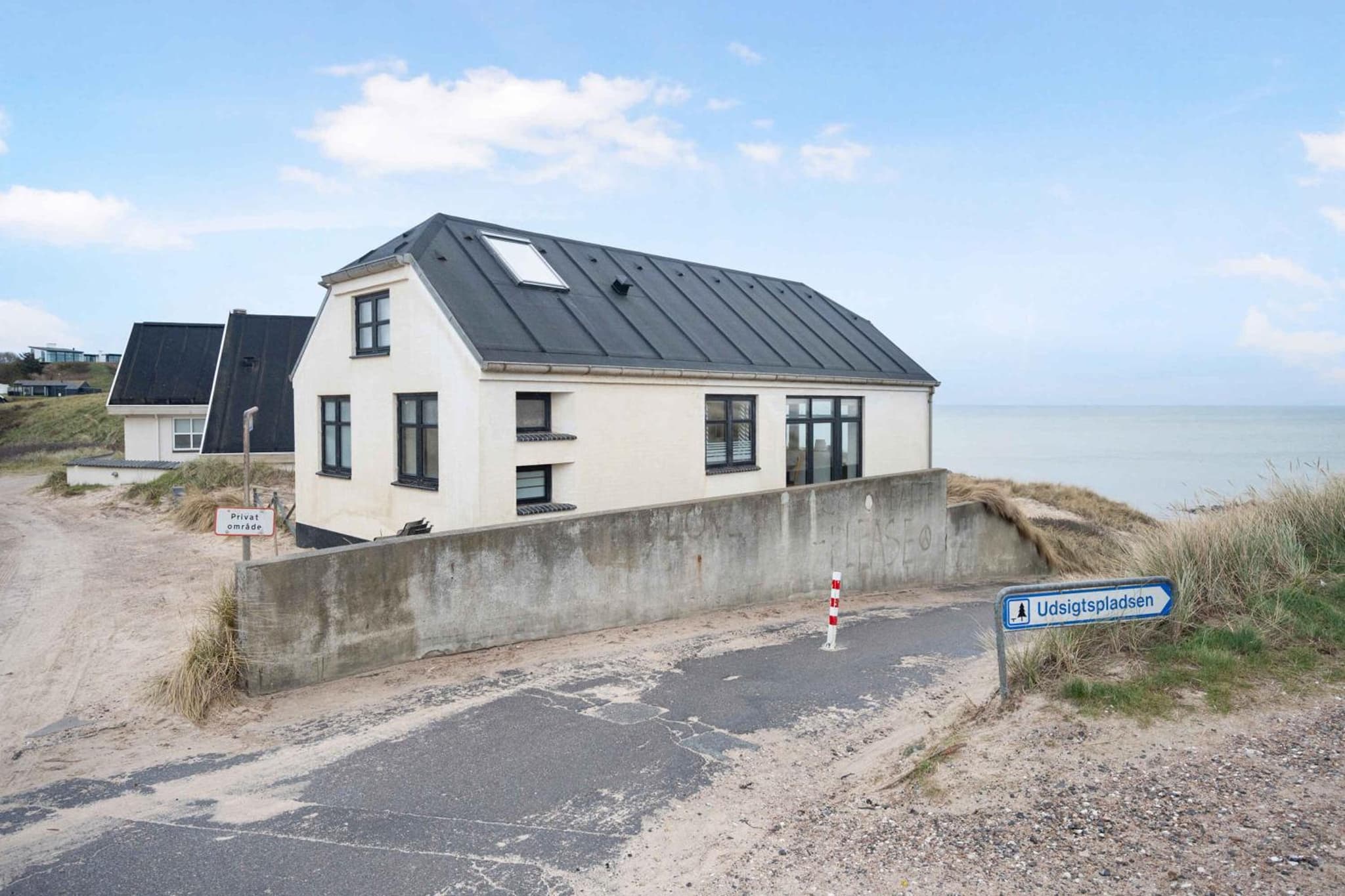 Beachfront Cottage With Panoramic View photo 2