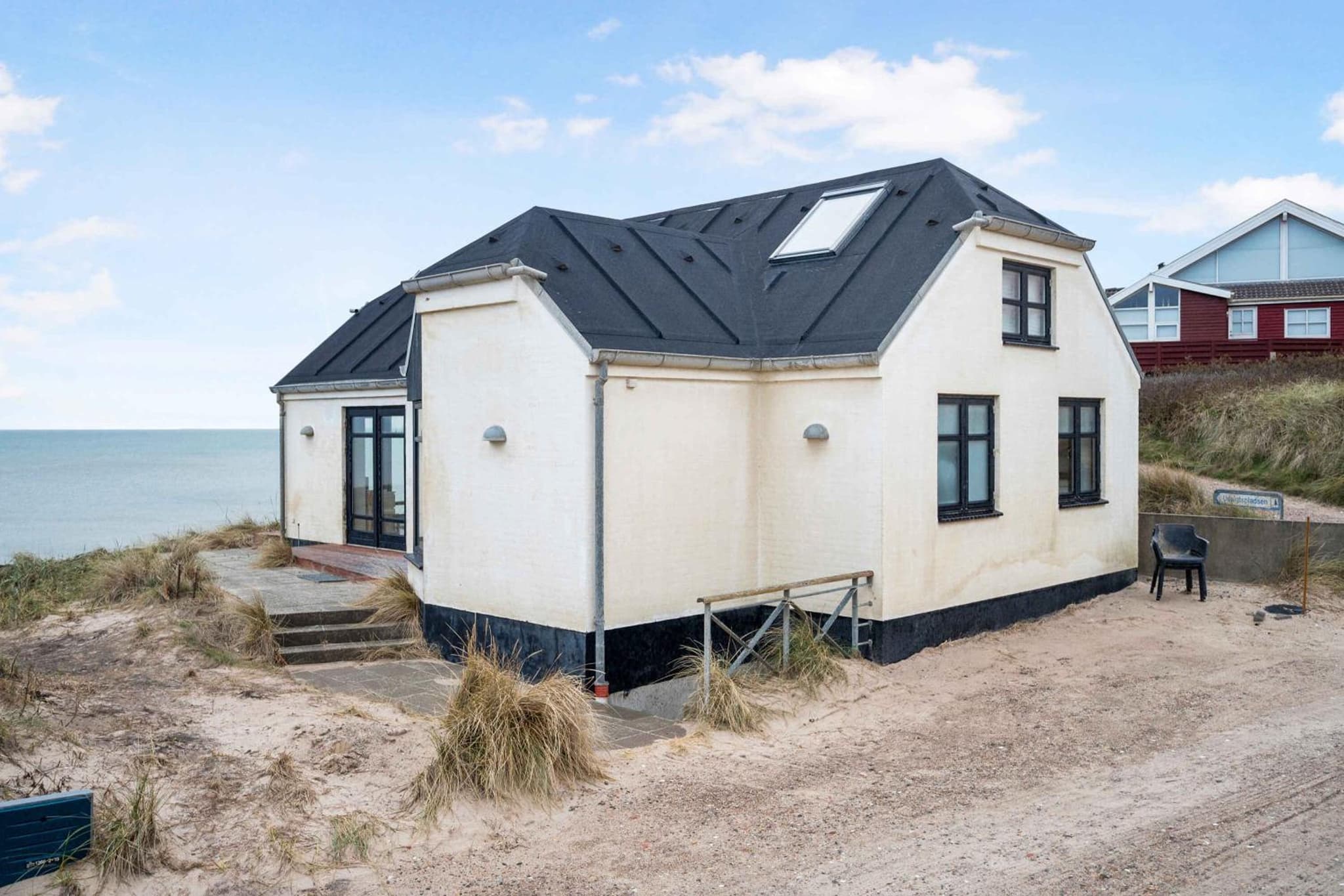 Beachfront Cottage With Panoramic View photo 7