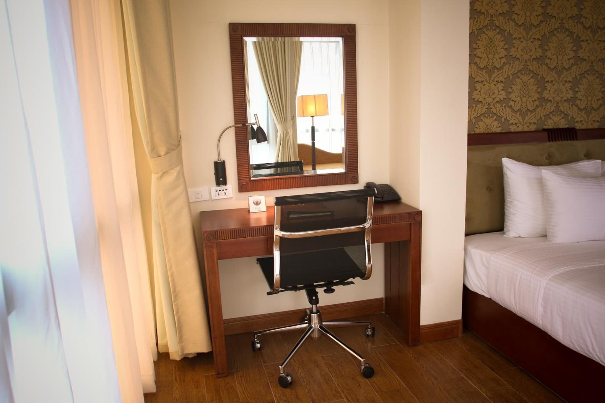 Sunset Westlake Hanoi Hotel photo 3