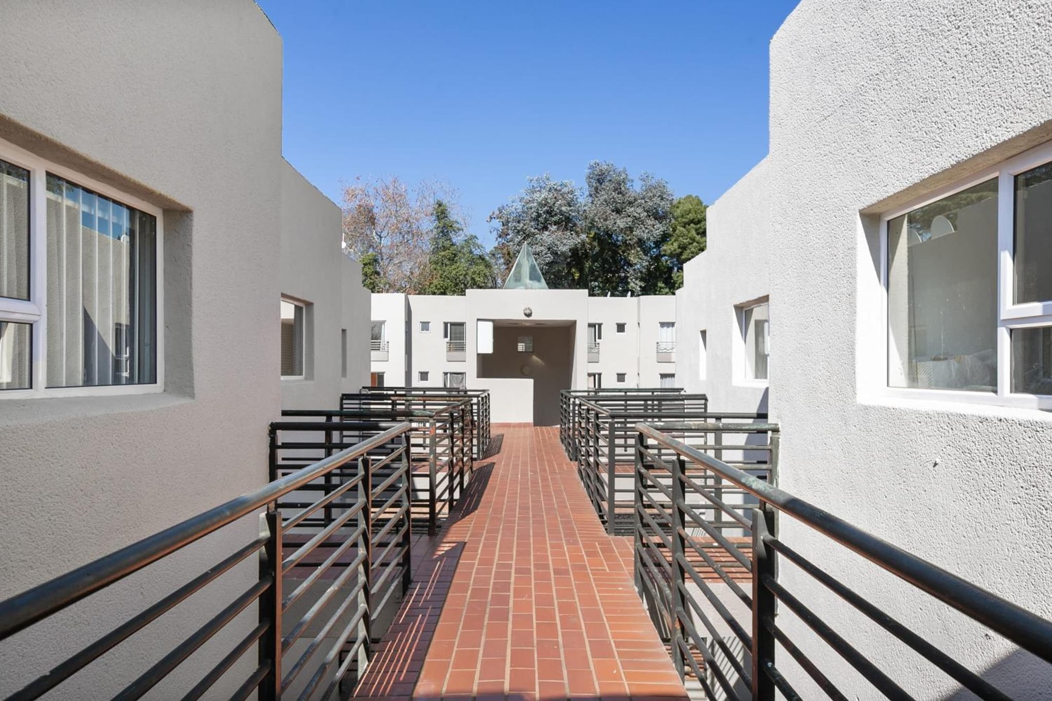 Marley on Katherine Apartments photo 5