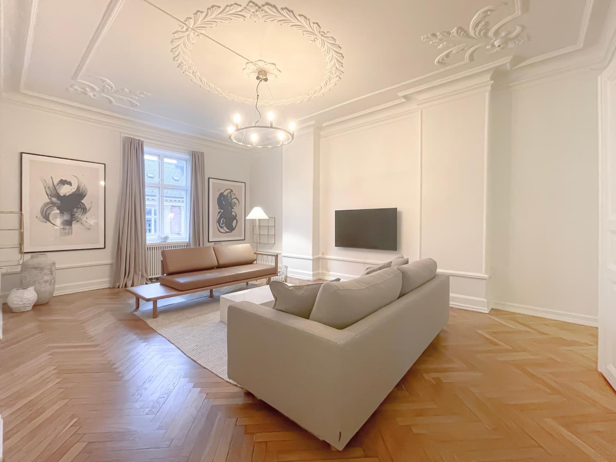 Large & Modern 4 Bedroom Apartment