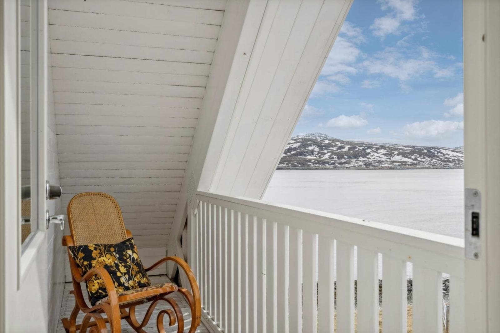 Idyllisk hus ved sjøen photo 8