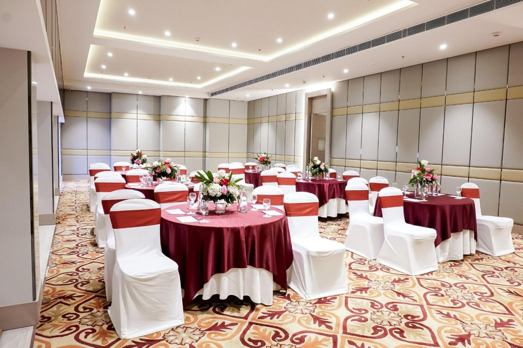 Golden Tulip Lucknow photo 2