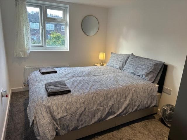 Luton Town Homestay - Near AIRPORT & Train Station, High Speed Internet