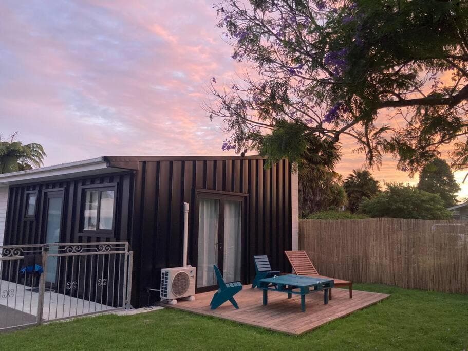 Modern Studio near Clive River