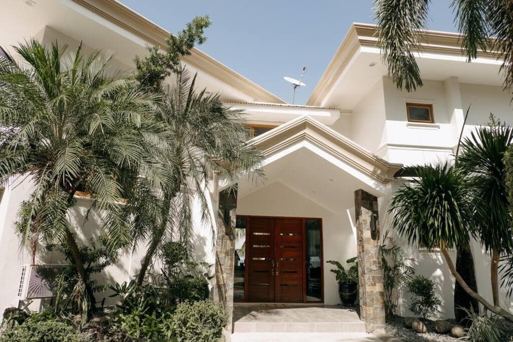 Reef Side Exclusive Beachfront House in Cebu photo 3