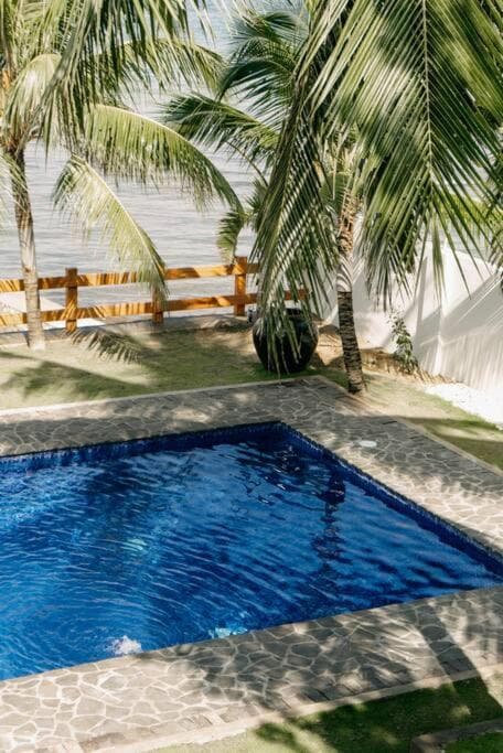 Reef Side Exclusive Beachfront House in Cebu photo 2