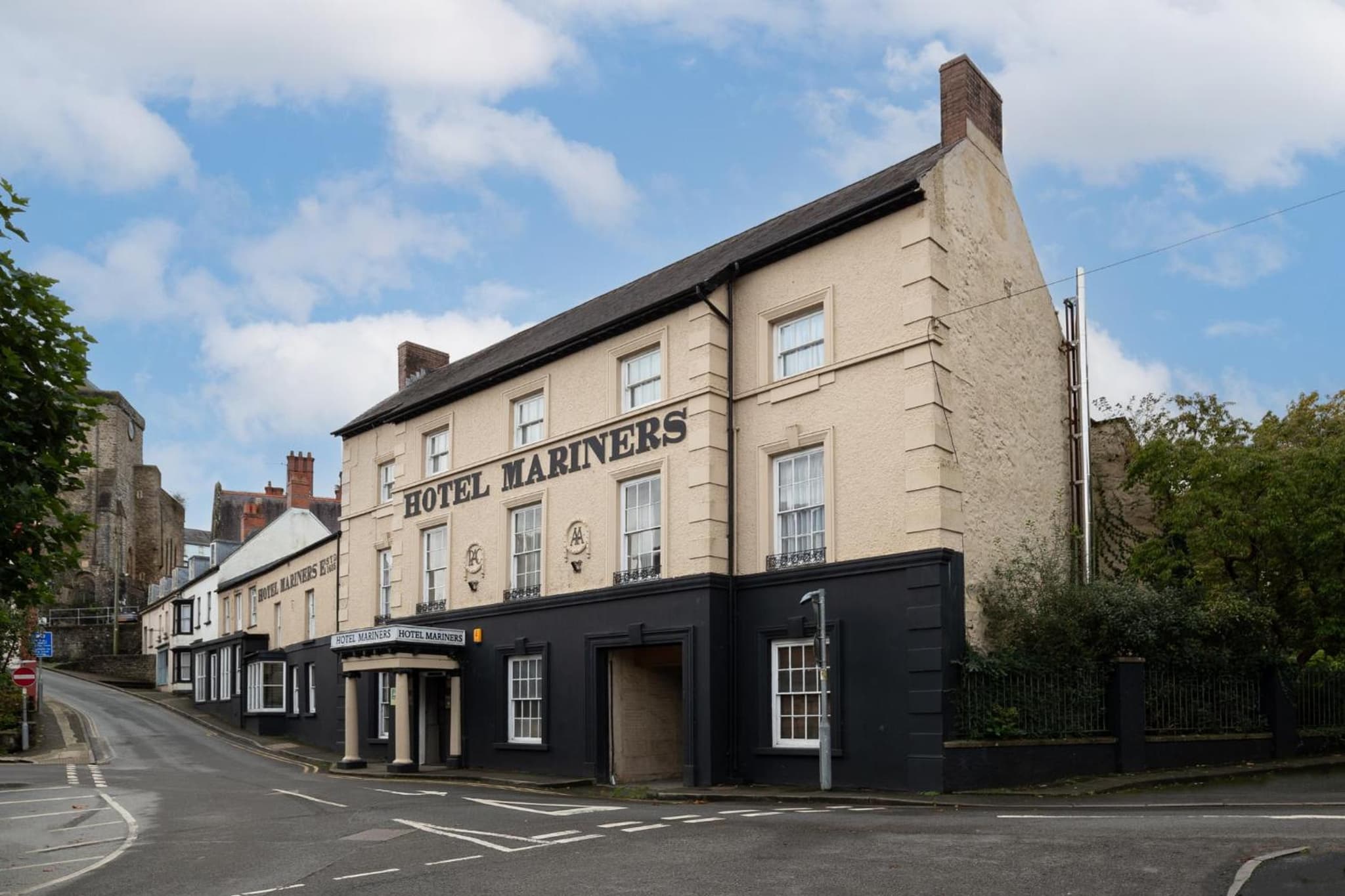 Mariners Hotel