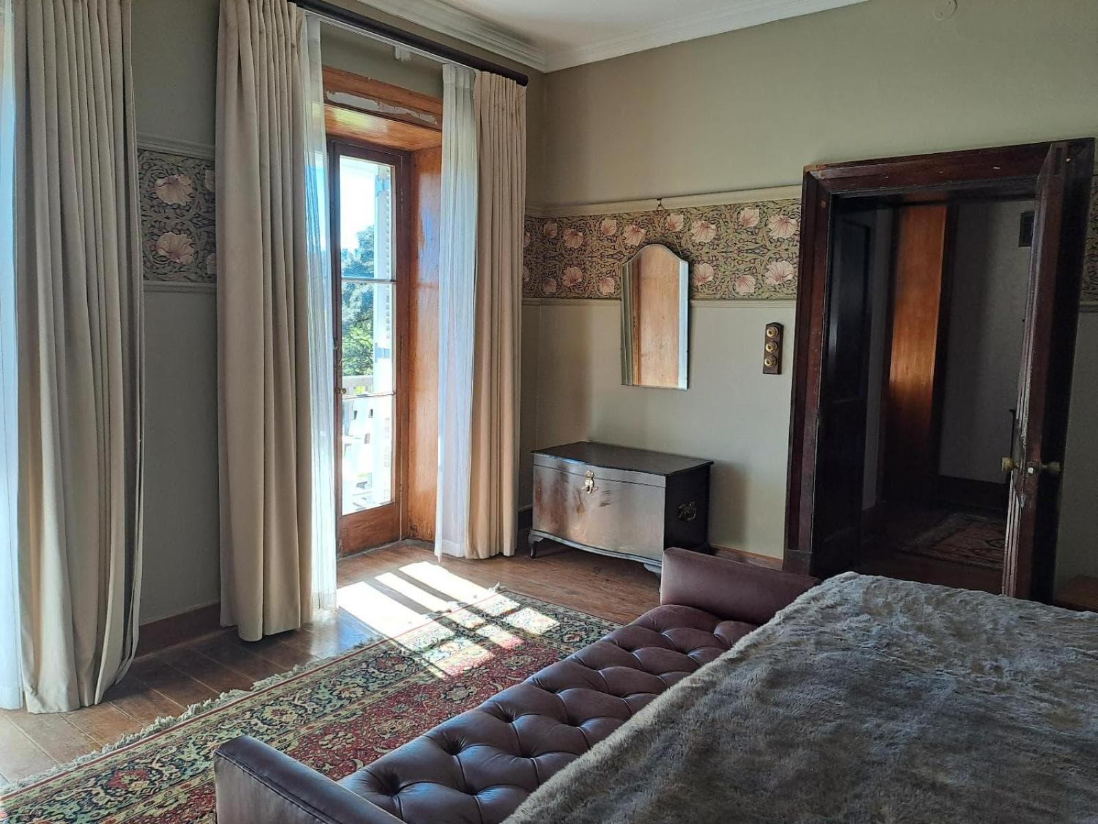 Portland Manor photo 3