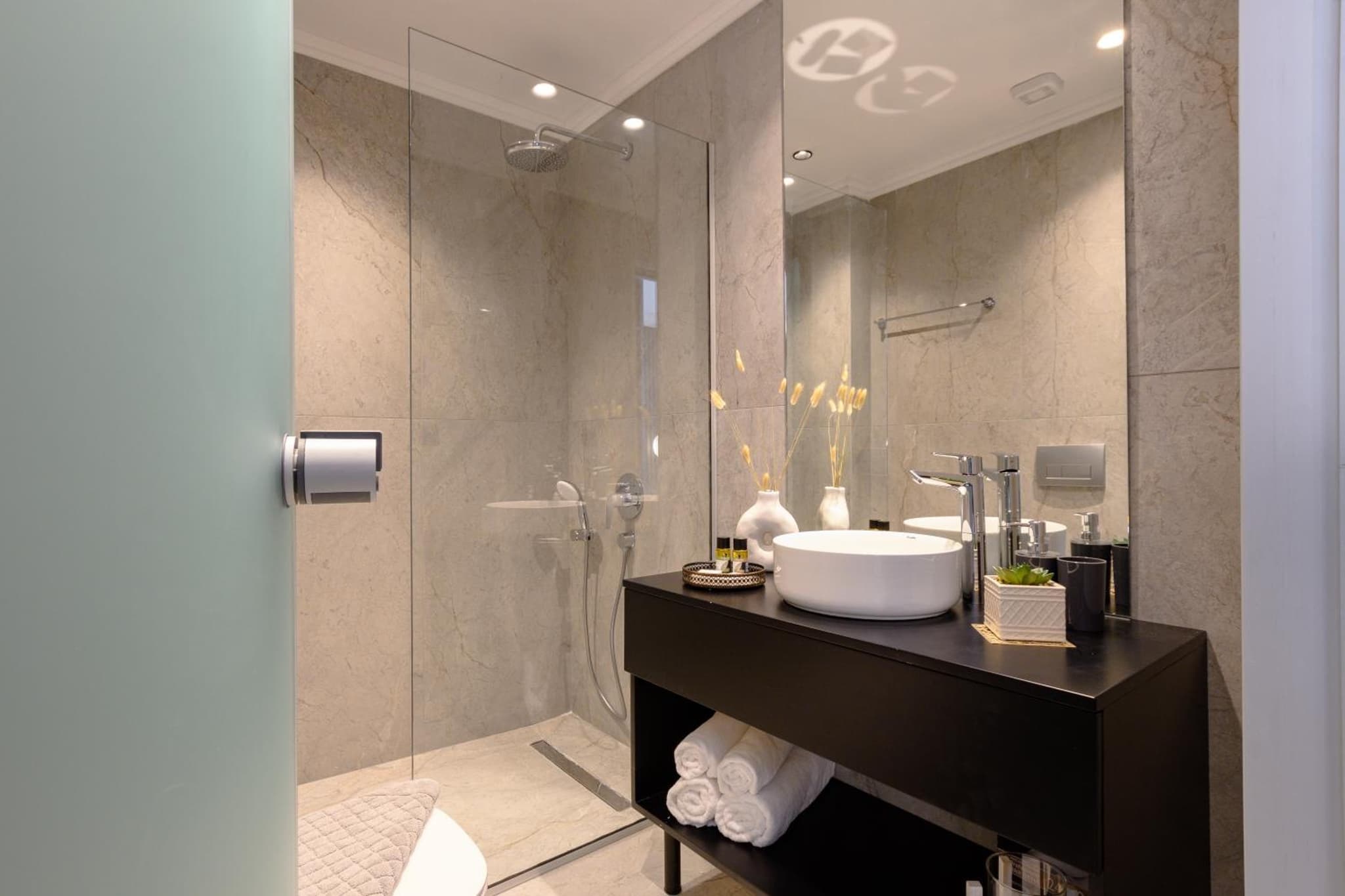 EcoHeaven Suites photo 2