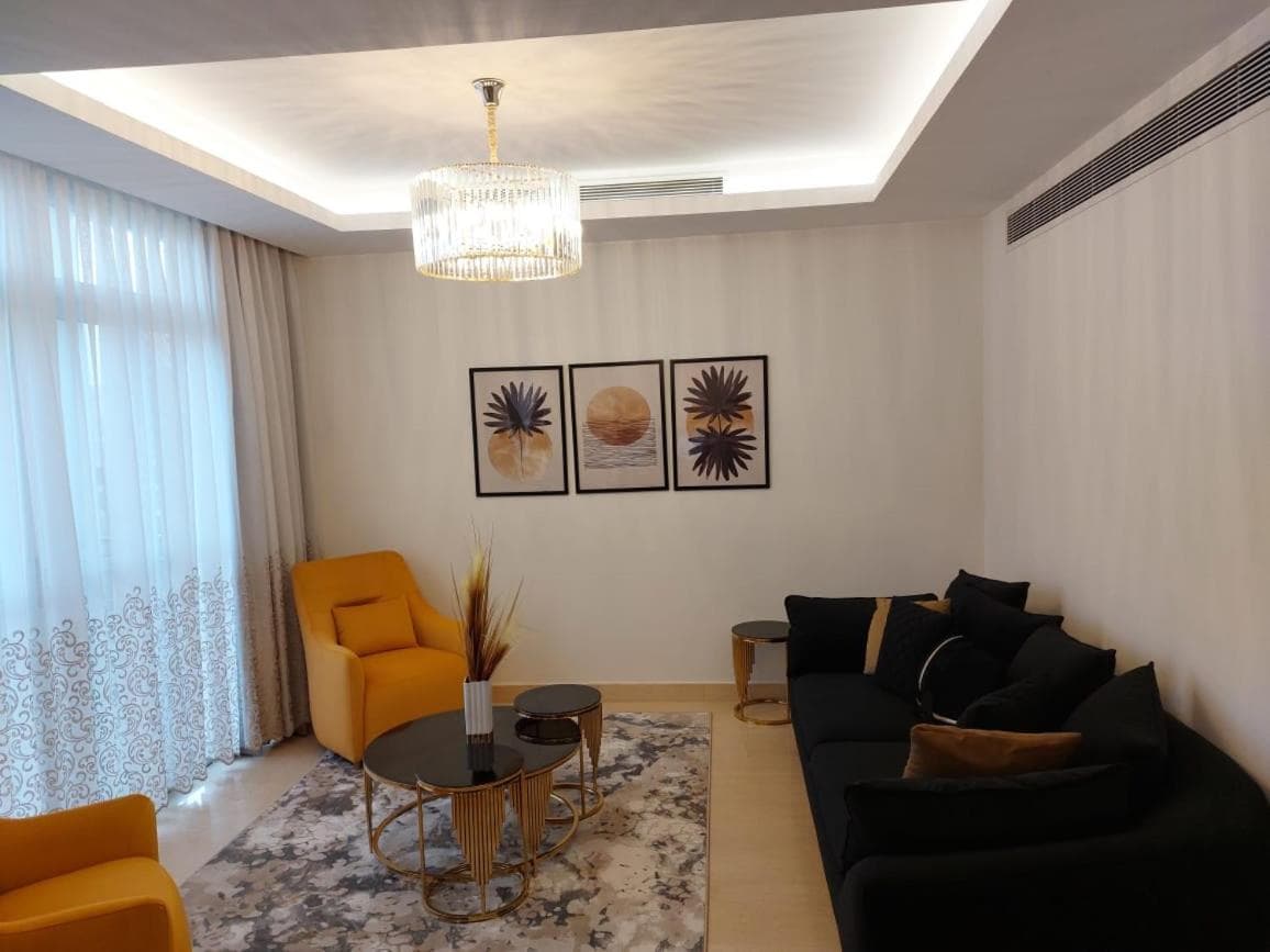 CFC, Luxurious 4BR Apartment, Remarkable value unbeatable Location photo 7