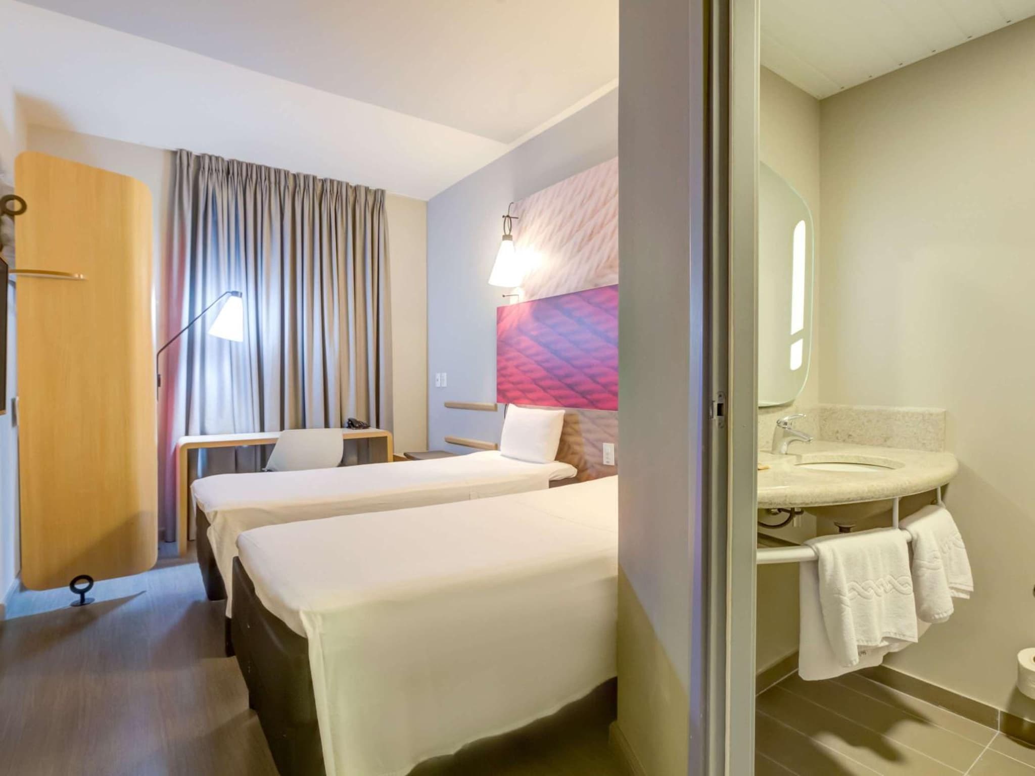 ibis Paranagua photo 3