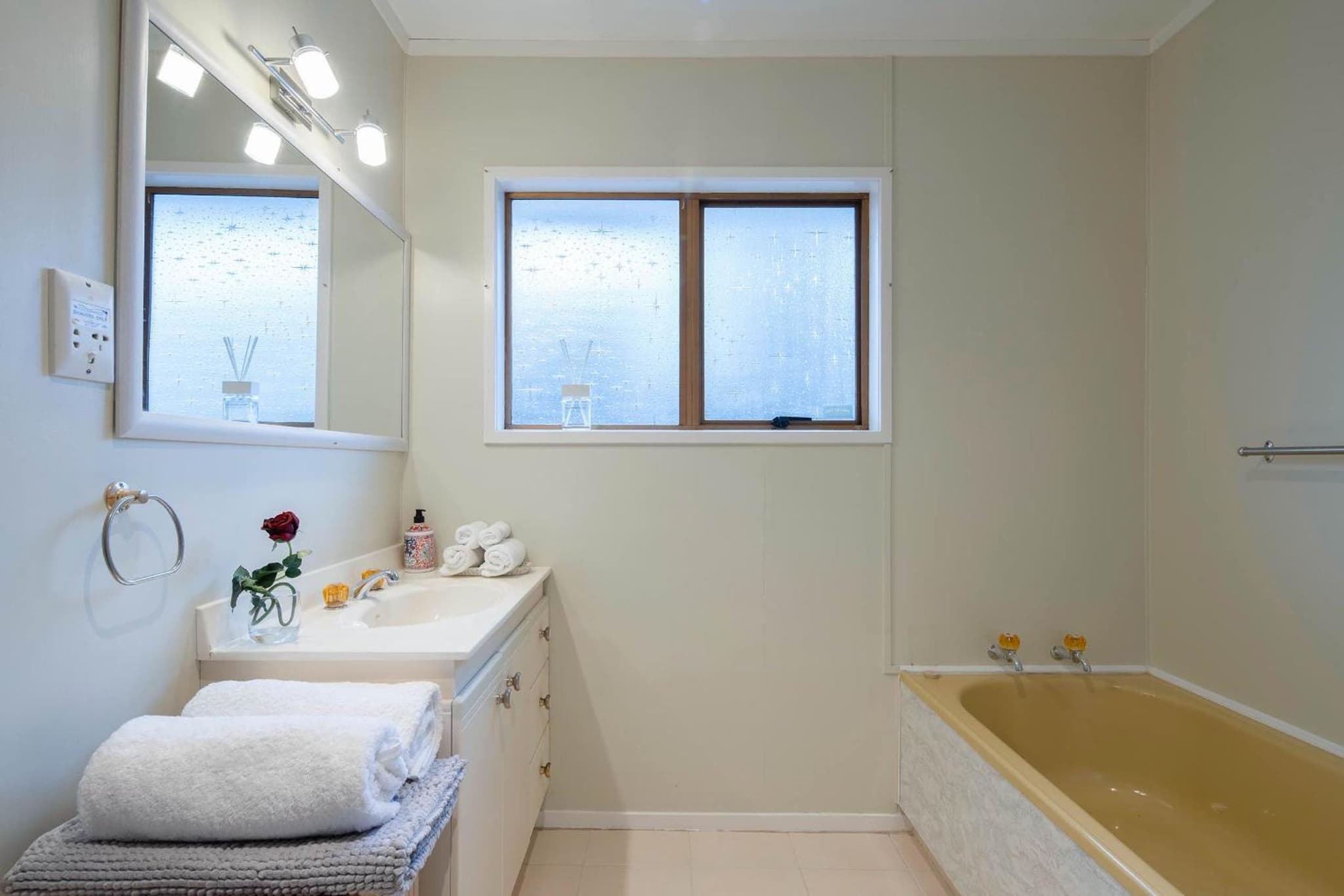 The waterfront 361-With sea view, skysport and air conditioner in each bedroom photo 5