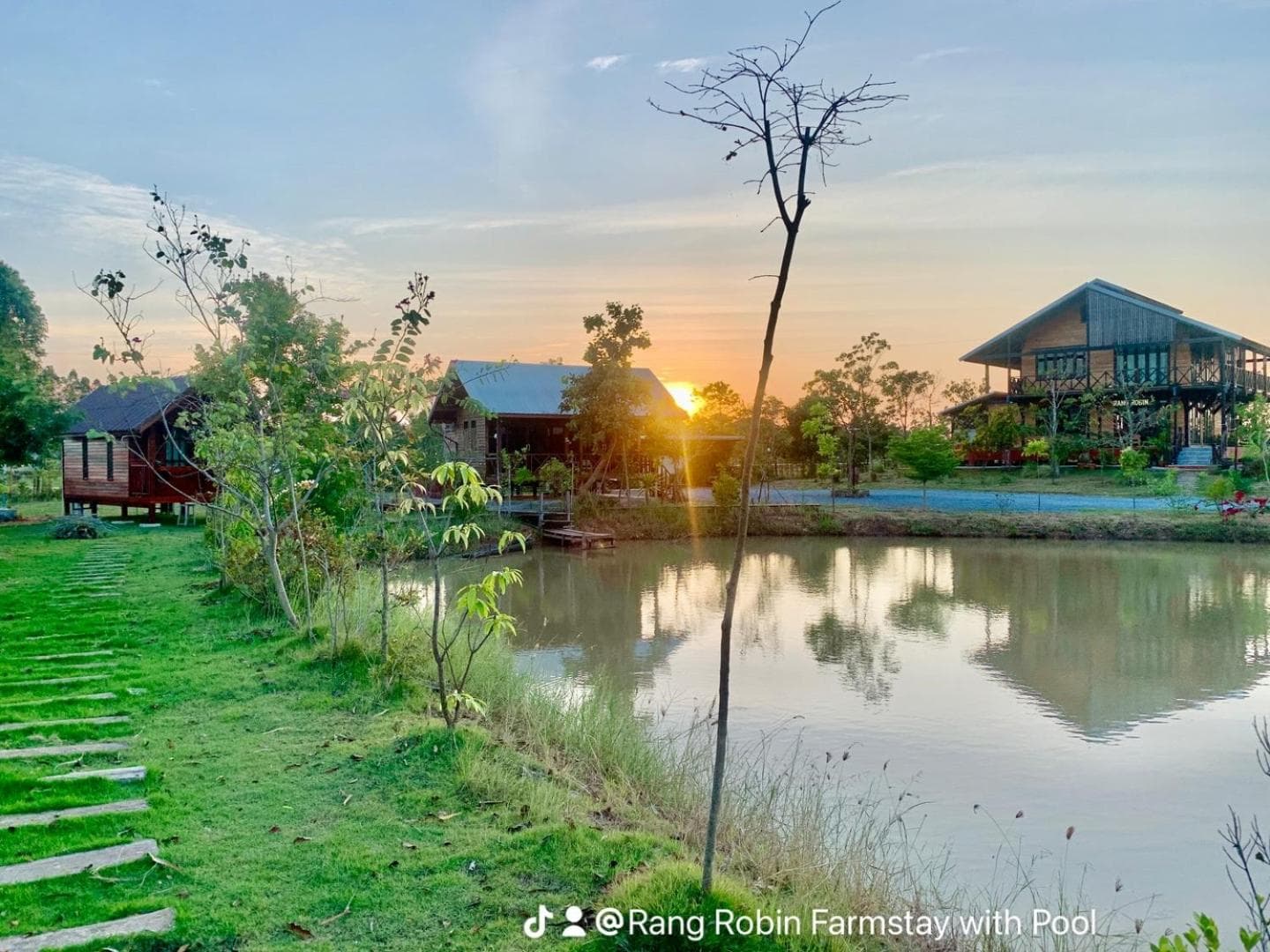 Rang Robin Farmstay for 4 with pool photo 9