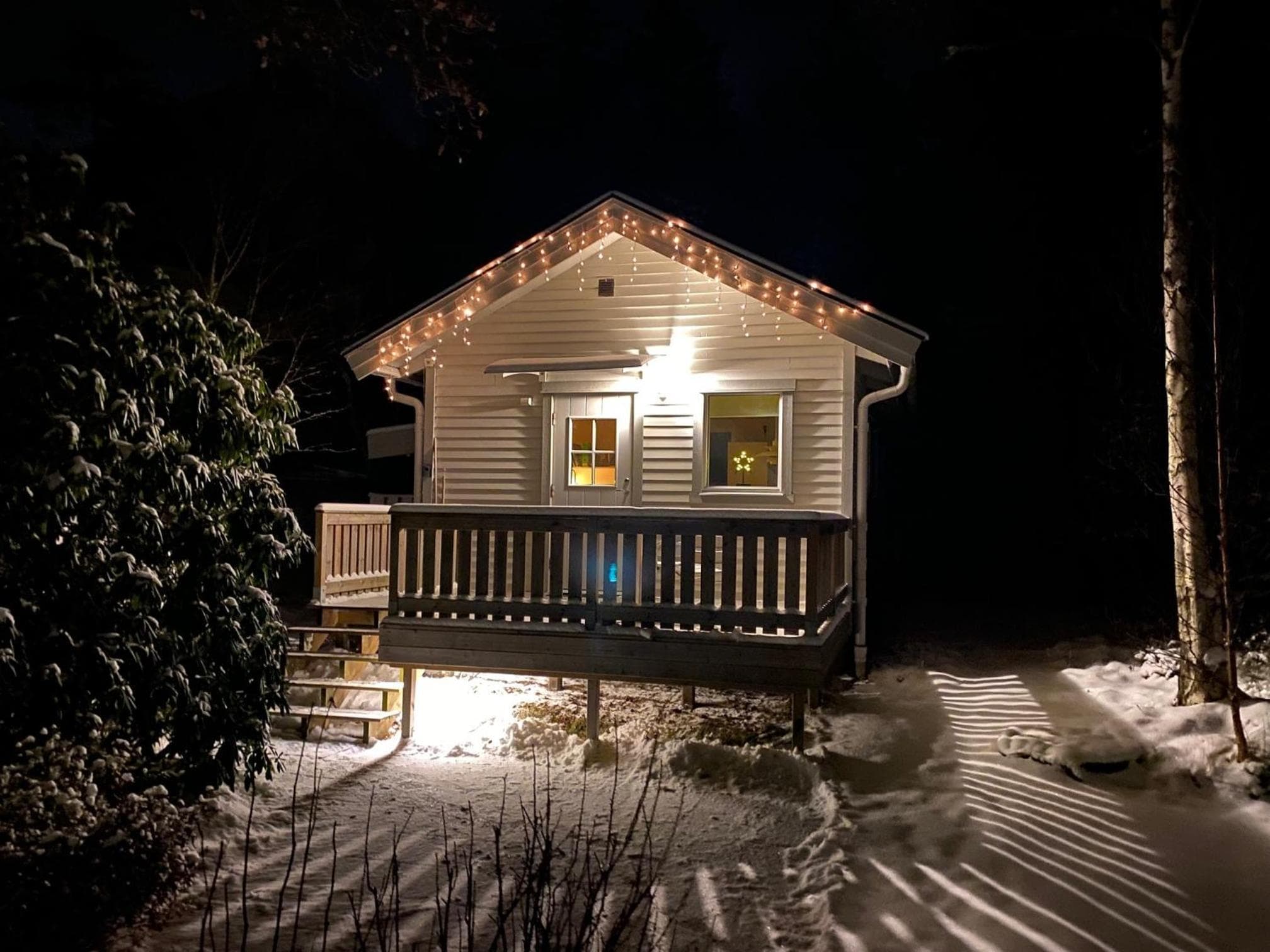 Stuga i naturskönt område på västra Tjörn