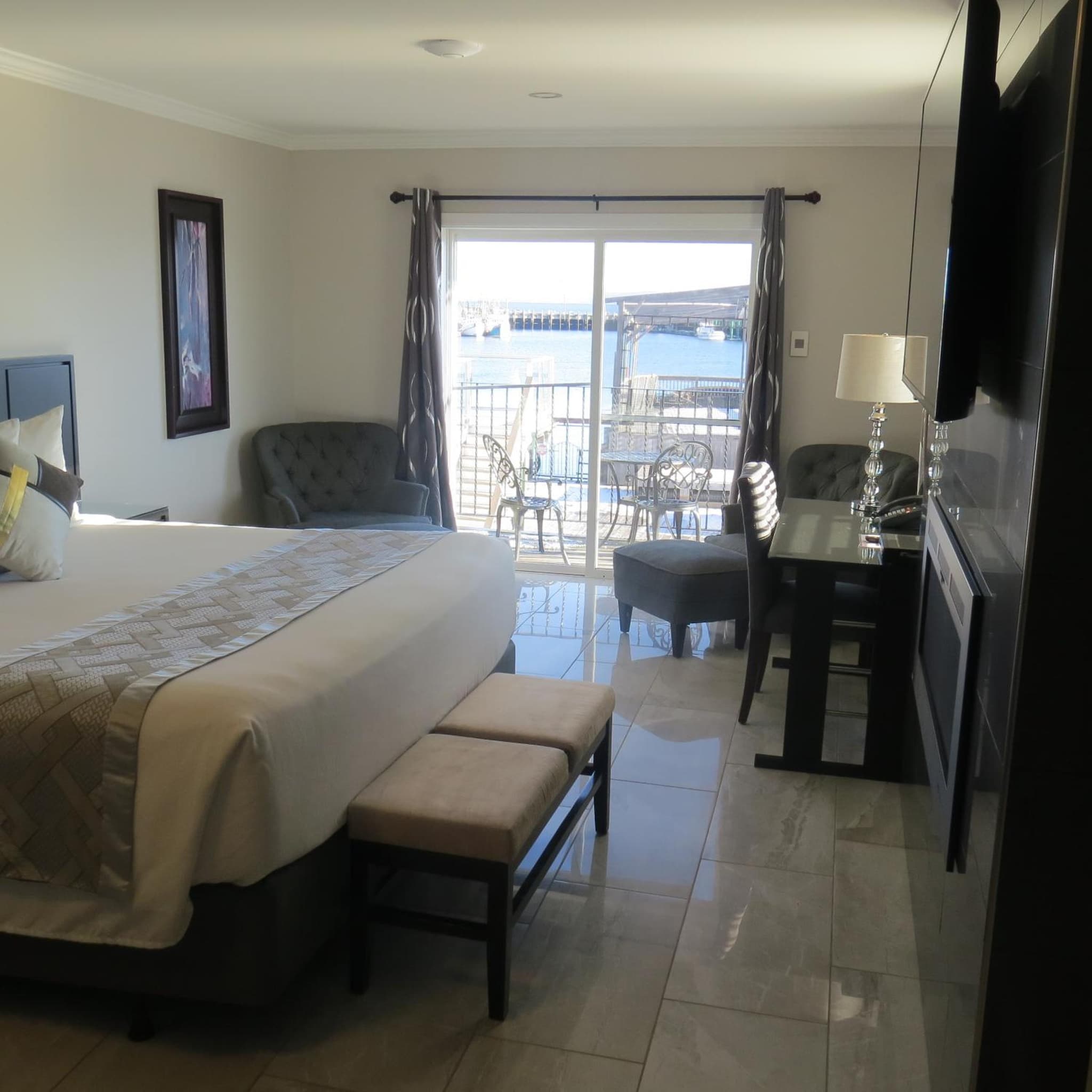 Dockside Suites photo 3