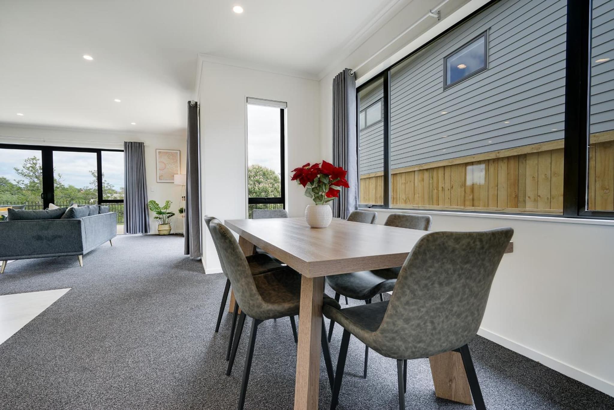 Fabulous River View - Brand New House In Hamilton
