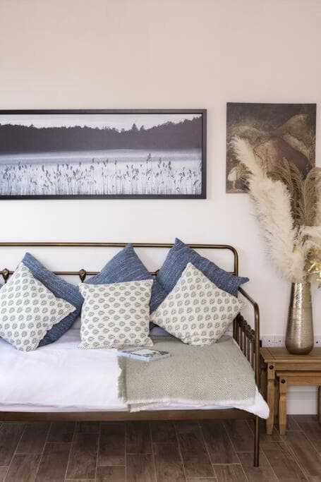 Luxury Waterfront House photo 7