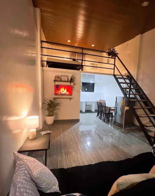 Cozy Loft Near the Airport & Beach-Unit I