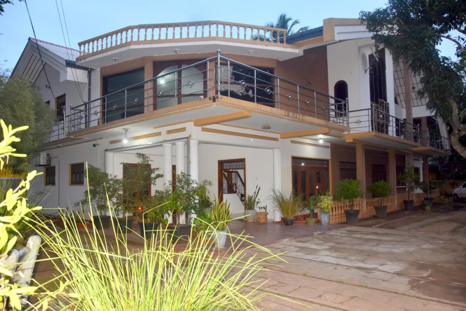 Yellow Birds Resort