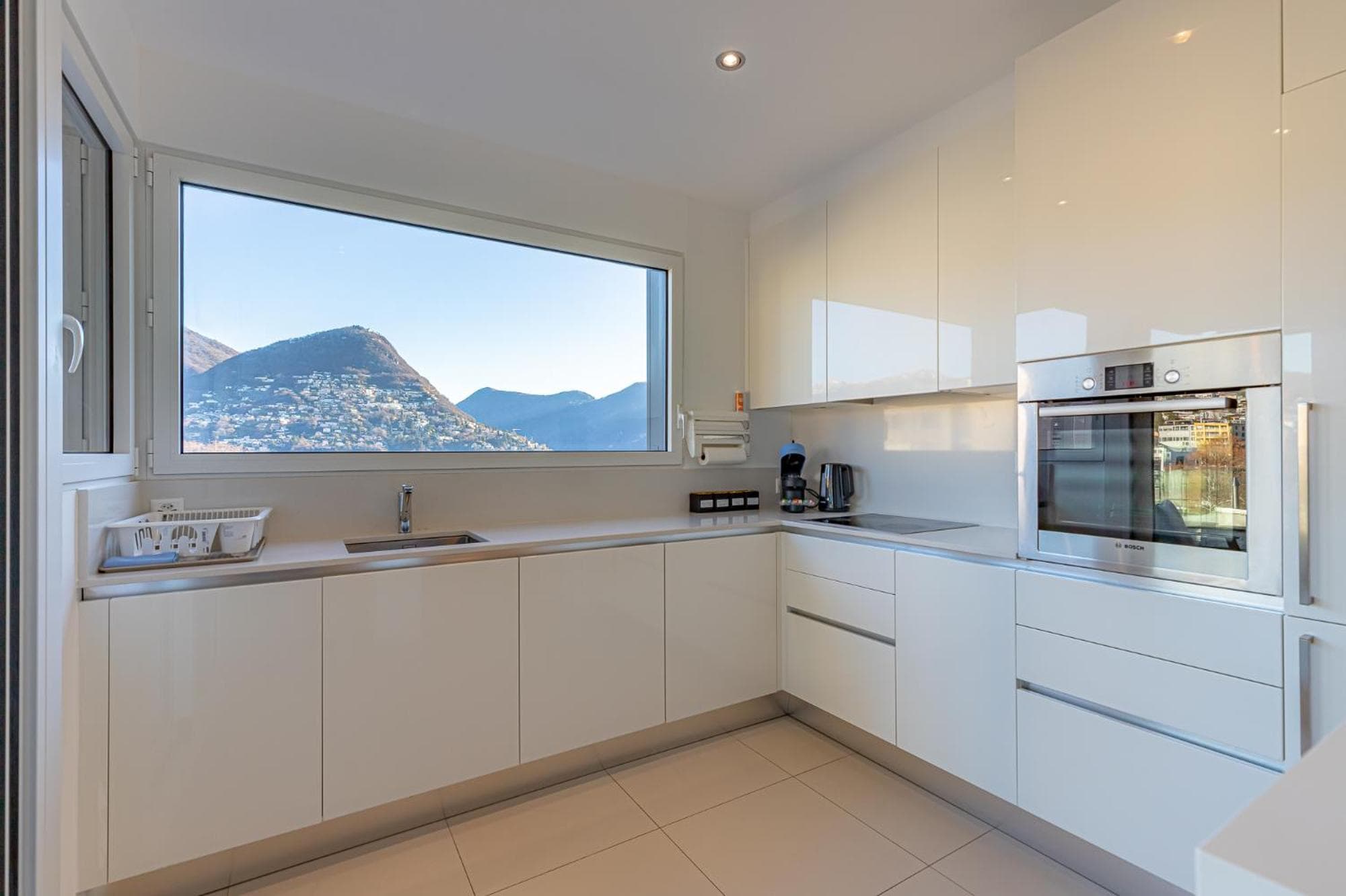 IMPERIAL of LUGANO 3 with a lake view behind the station and 10 min from the lake of Lugano photo 8