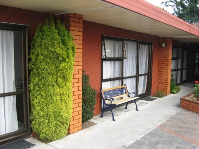 Ace High Motor Inn photo 4