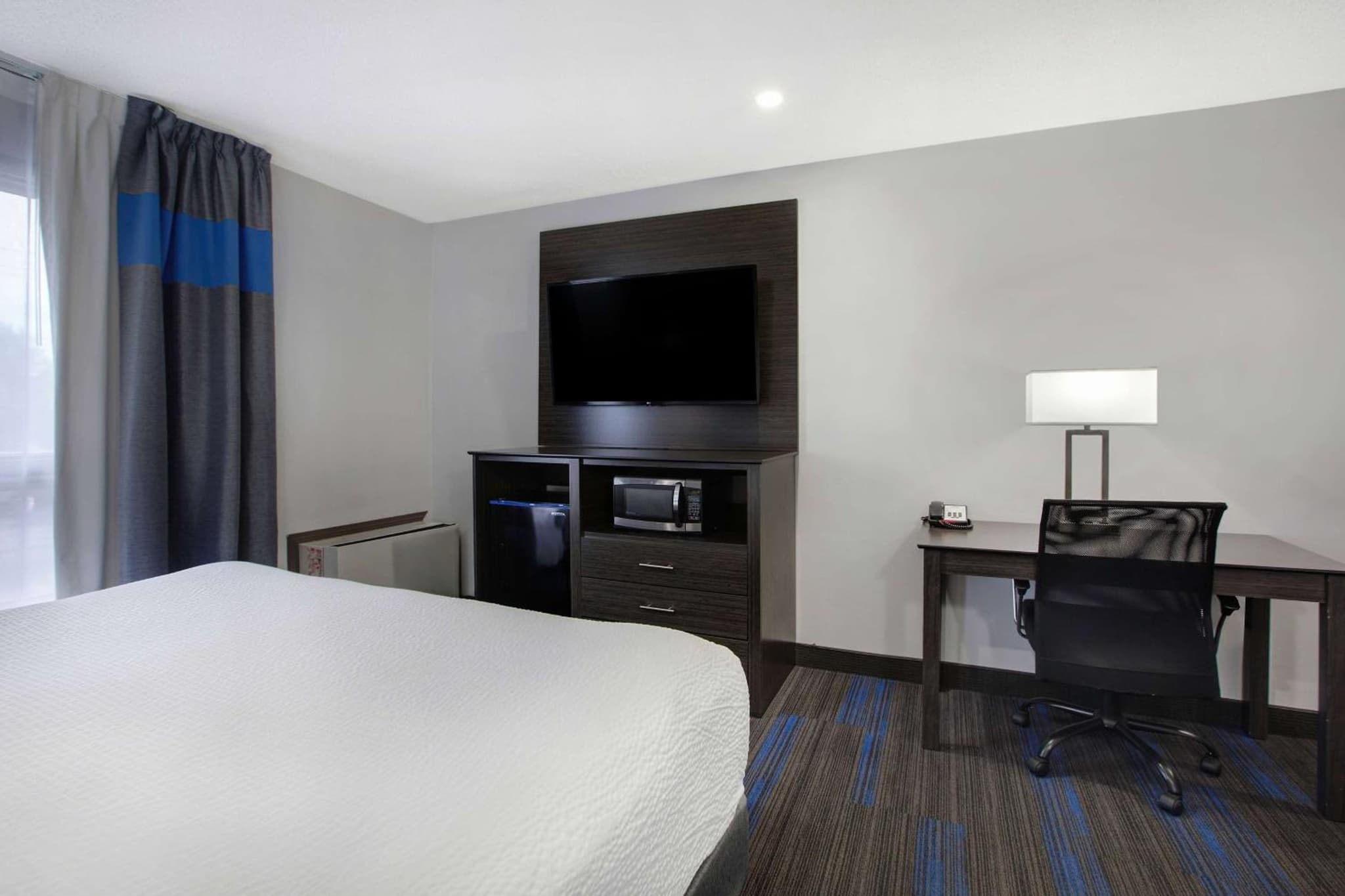 Days Inn by Wyndham Barrie photo 6