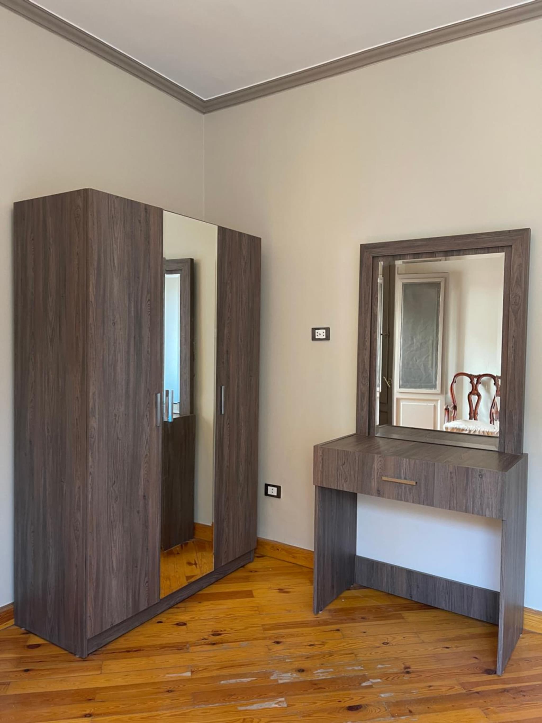 Elegant Apartment photo 5