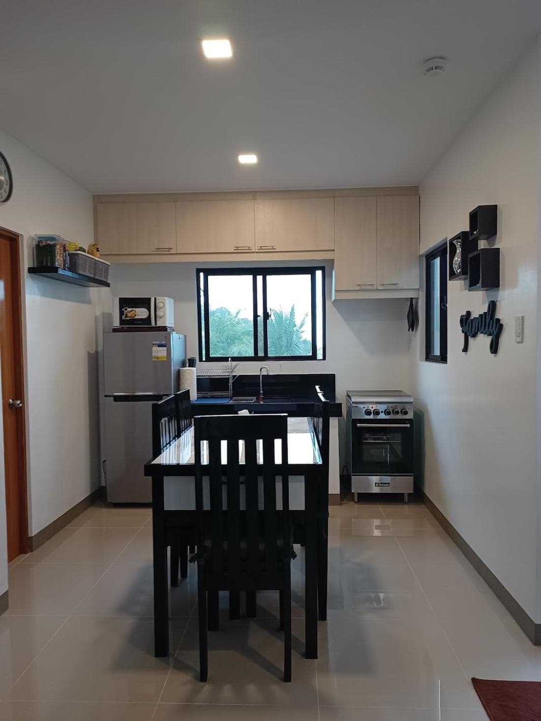 Casa Devino - Spacious 76 SQM 2BR Loft Retreat in Tagaytay - Pool - Free WIFI NETFLIX PARKING PET Stay - located on 3rd Floor photo 6