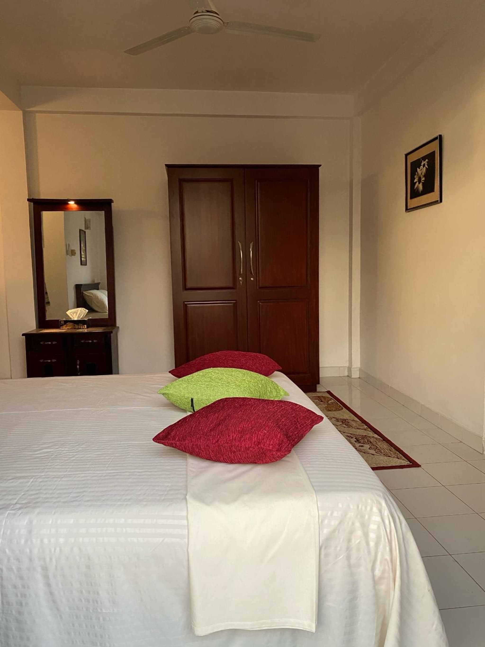 Sunshine Holiday Home at Wattala photo 4