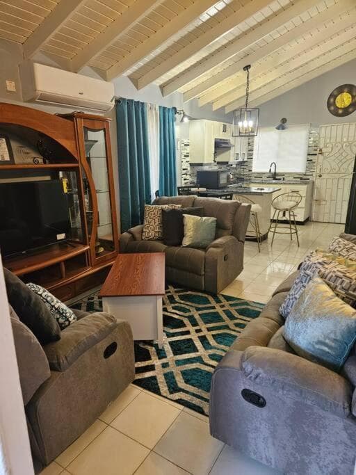Cherr-ific Getaway Villa photo 4