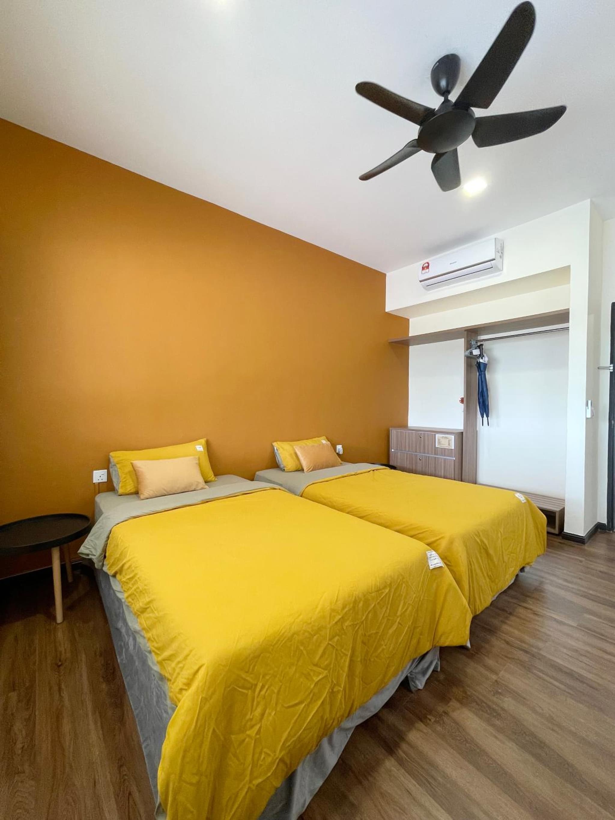 Roxy Sematan Beach Townhouse Deluxe , 1 & 2 photo 3
