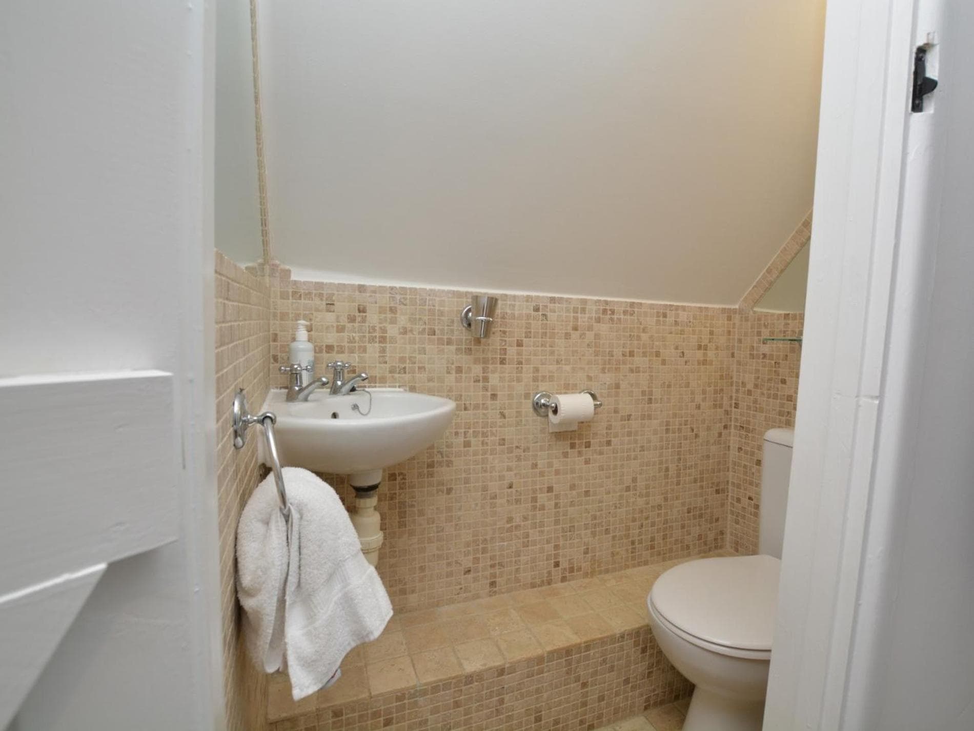 2 Bed in Bridport oc-dc166 photo 7
