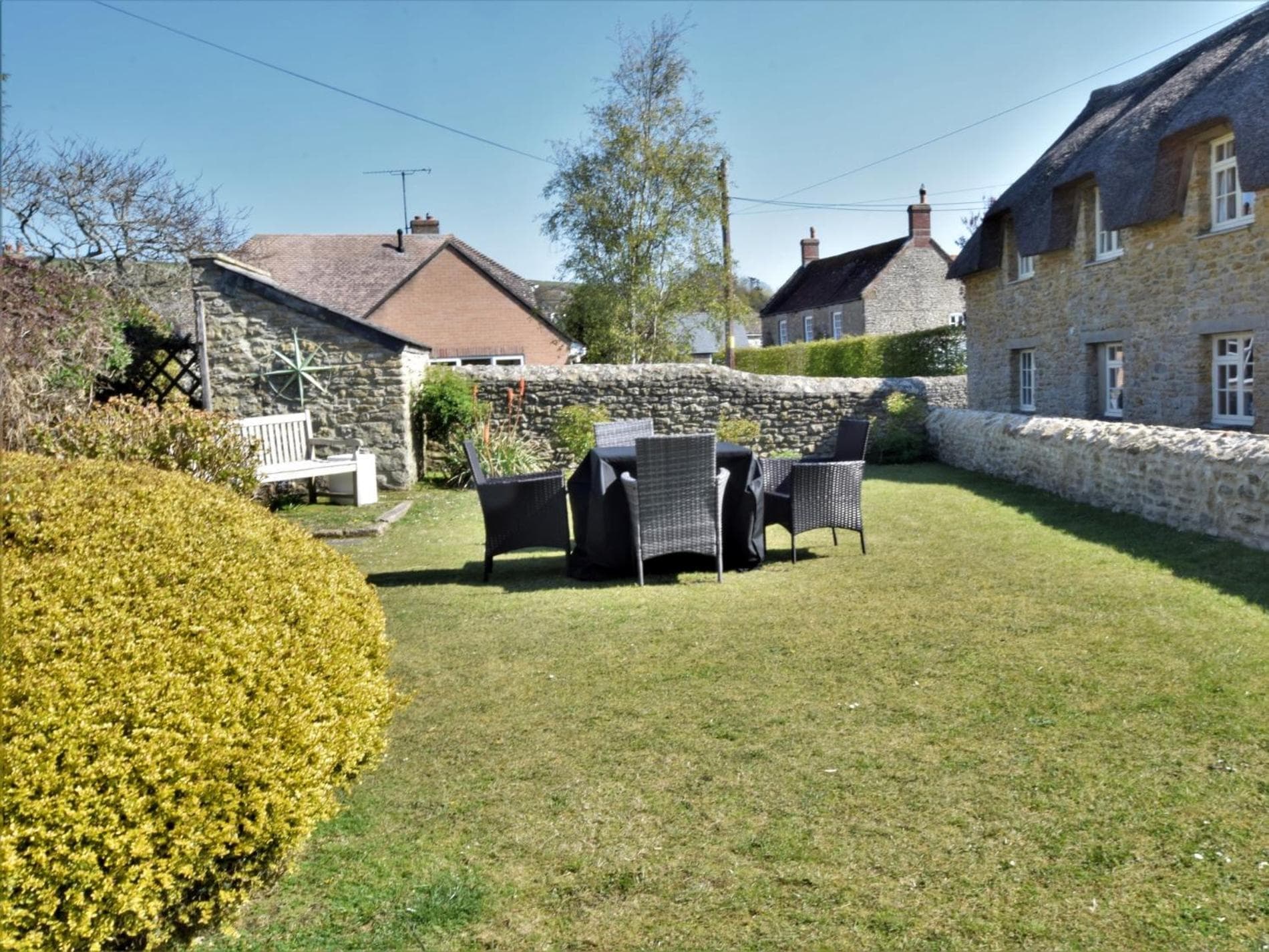 2 Bed in Bridport oc-dc166 photo 3
