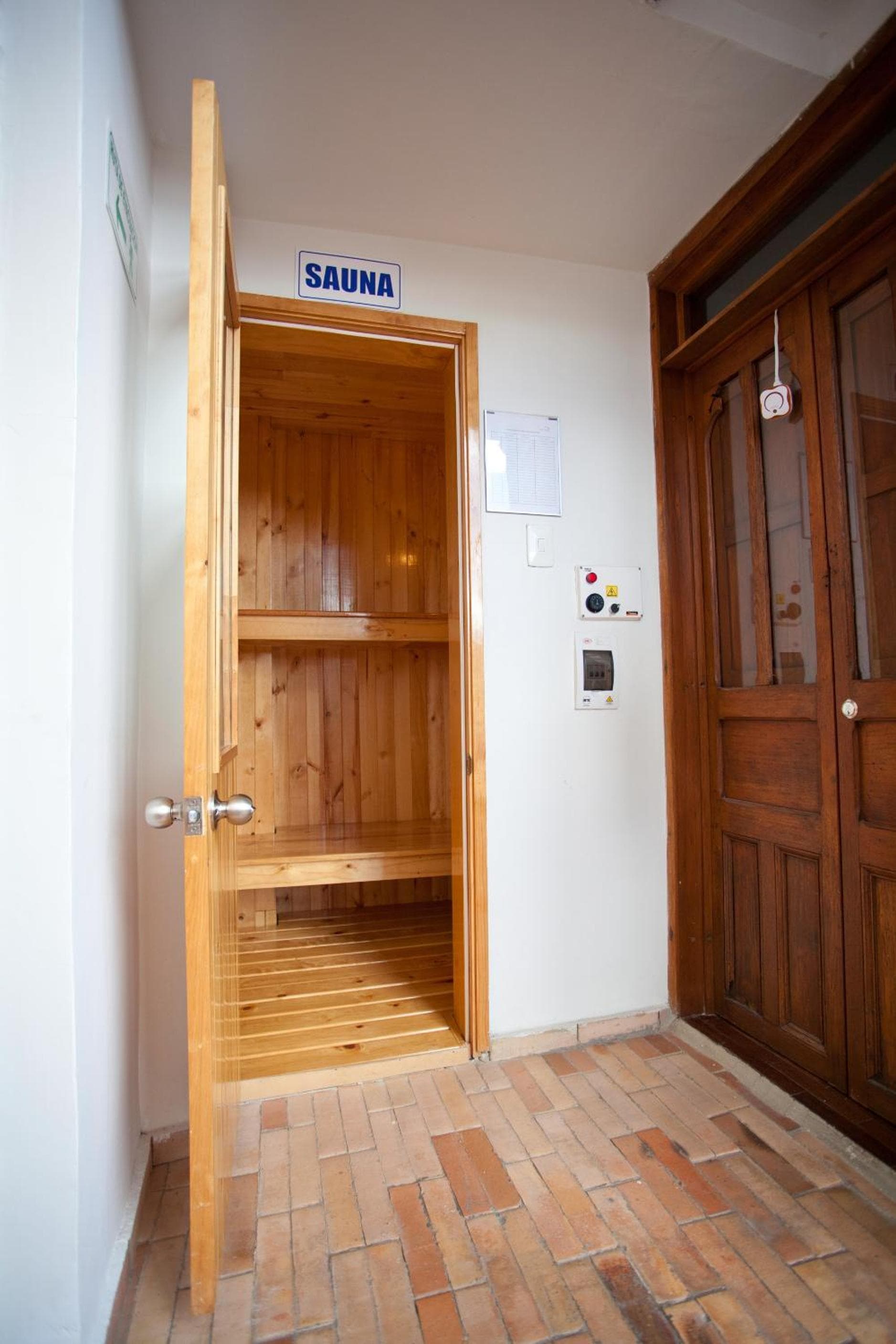 Arche Noah Boutique Hostel photo 9