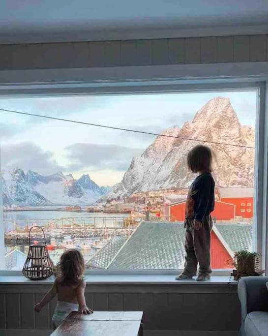 Reine Front View - Mountain & Seaview photo 4