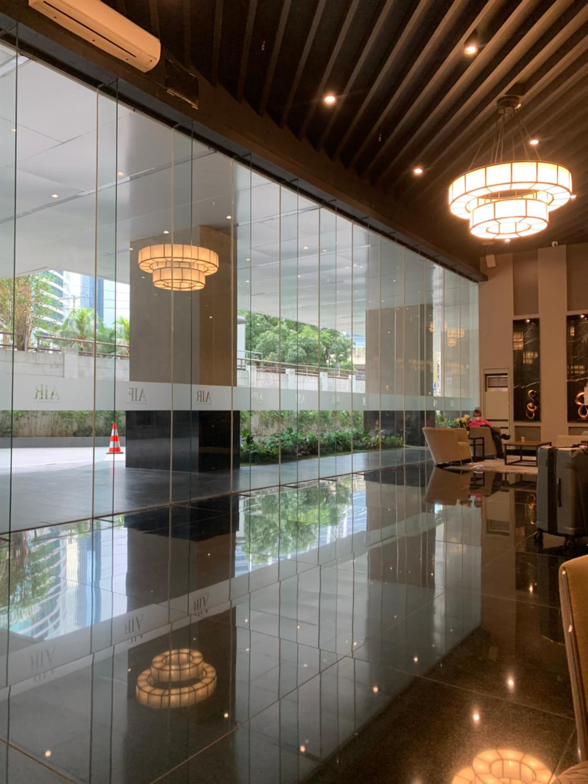 Air Residences Makati City Comfort and Budget Friendly PRIME location EASY Grab Ride to and From AIRPORT photo 6