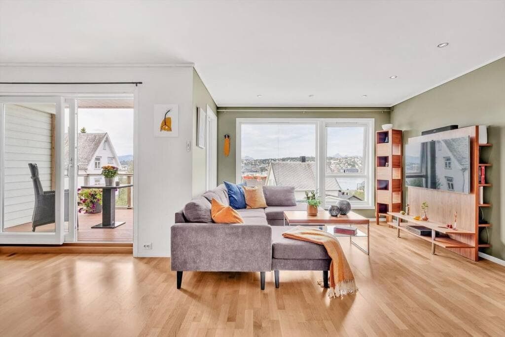 Moderne sentralt hjem photo 9