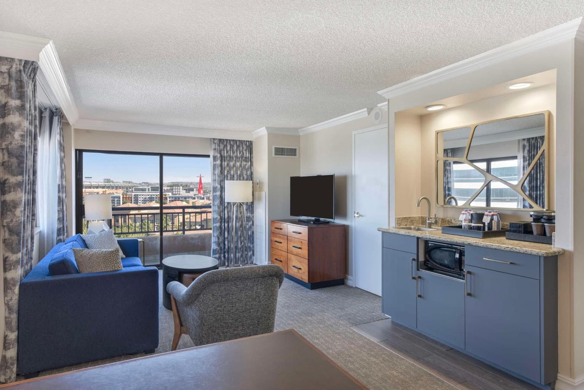 Embassy Suites by Hilton Anaheim-Orange photo 9