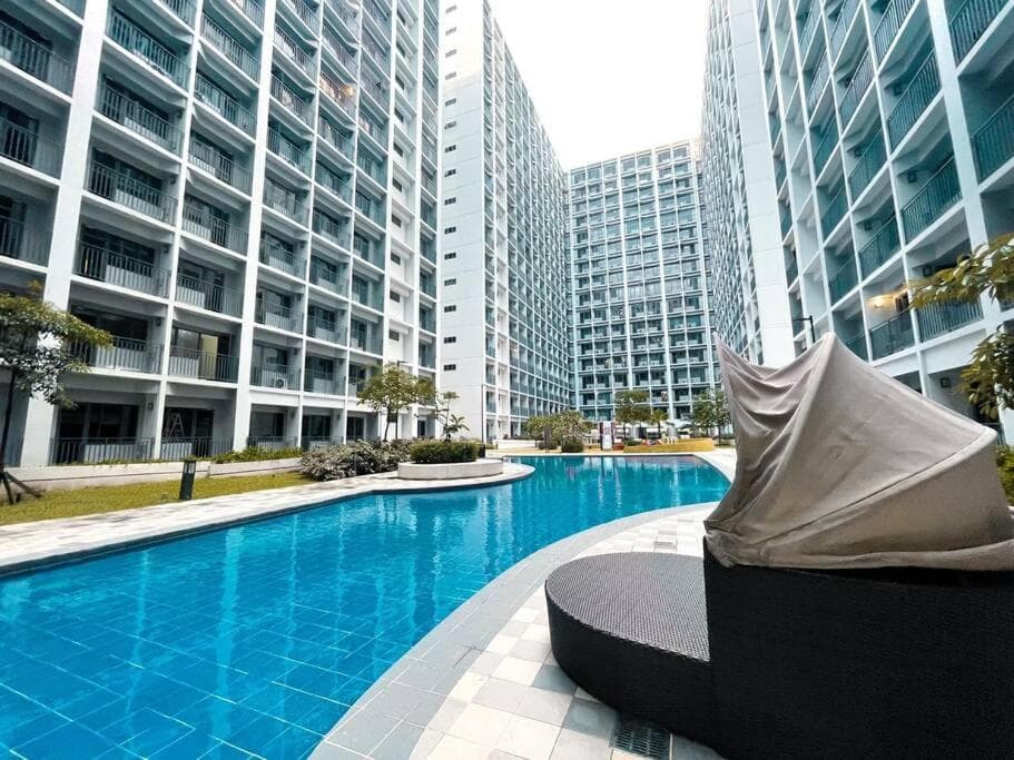 Mid-Century Extent Condo Unit @ Shore 2, MOA photo 2