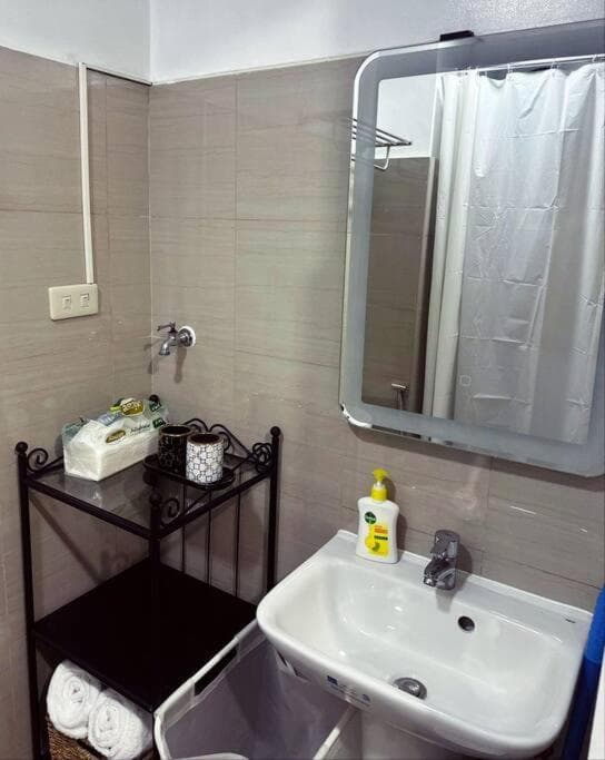 Mid-Century Extent Condo Unit @ Shore 2, MOA photo 5