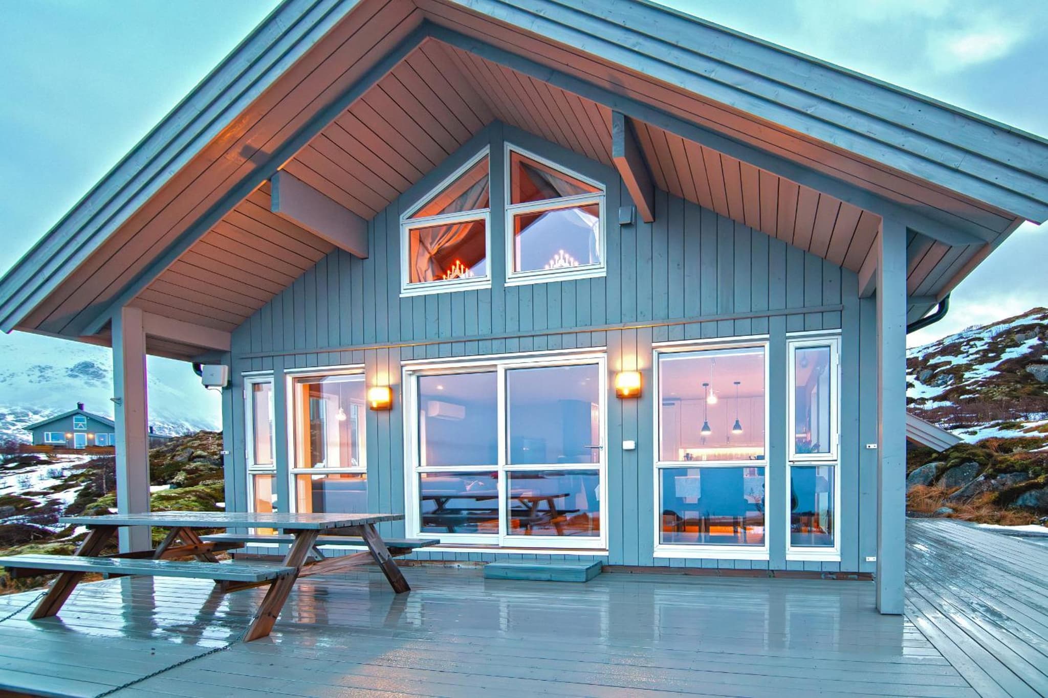 Beautiful mountain View Cabin in Lofoten